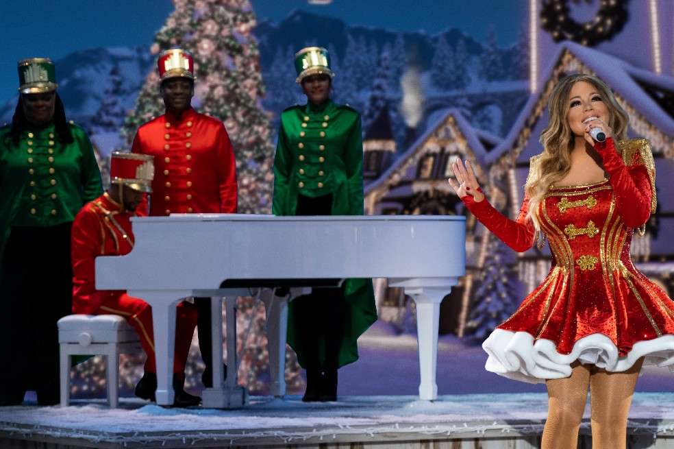 Mariah Carey presenta “Fall in Love at Christmas” en Apple TV+.