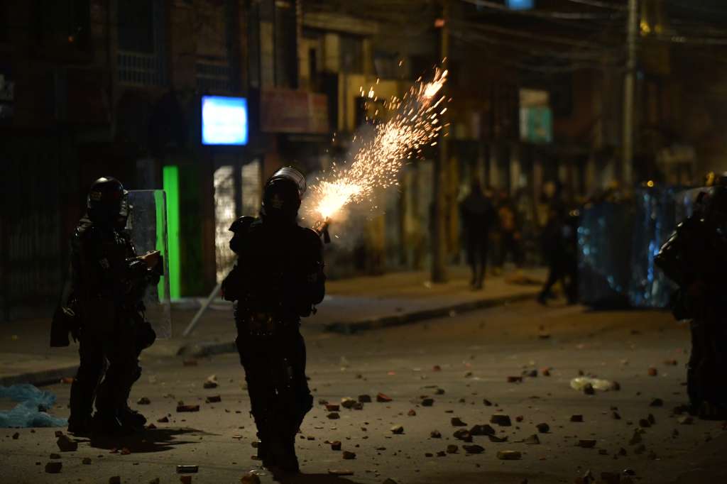 Protestas y Asonada en Bogotá  en el barrio Villa Luz, por el asesinato de Javier  Ordónez. Segundo día.
