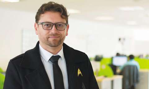 Mauricio Galeano: Lectura Bajo los Árboles de Bogotá