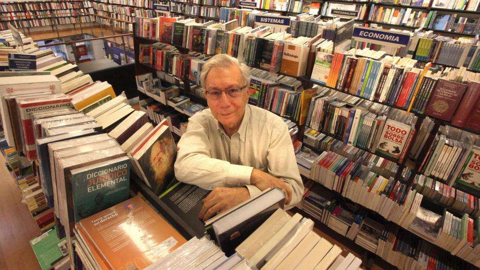 Felipe Ossa fe considerado como uno de los libreros más reconocidos de Colombia y con más tradición.