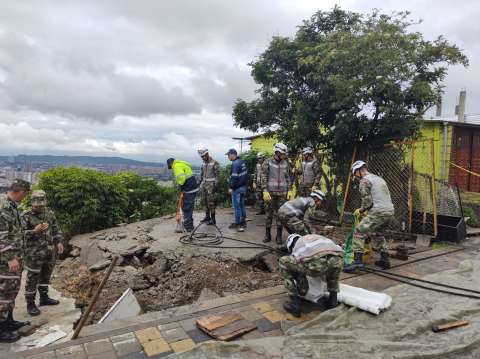 Continúa emergencia en Usaquén por deslizamiento de tierra en el norte de Bogotá