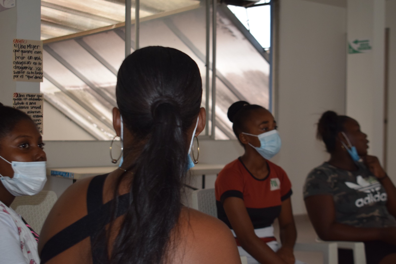 En el 54.5% de los hogares, son las
mujeres quienes más ingresos aportan.