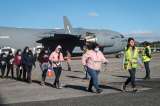 El gobierno de Trump dejó de usar aviones militares para deportar a migrantes