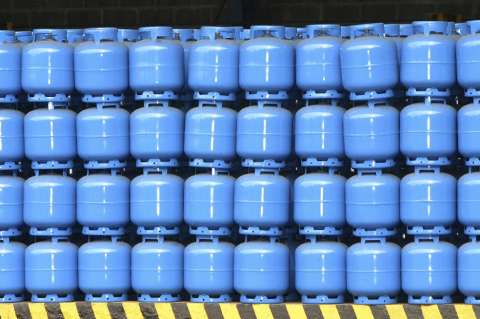En mayo la producción de petróleo y gas disminuyó