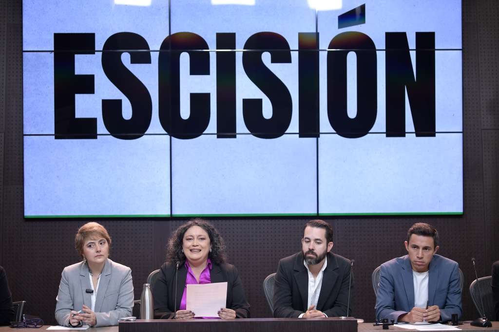Las congresistas Katherine Miranda, Carolina Giraldo, Angélica Lozano, Alejandro García, Cristian Avendaño y Catherine Juvinao, en rueda de prensa formalizaron el pedido de escisión de la Alianza Verde por los acuerdos que el ala petrista del partido ha hecho con el Gobierno Nacional.