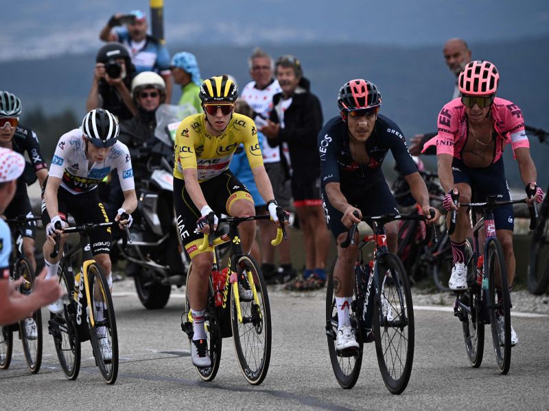 Vingegaard, Pogacar, Carapaz y Urán, los cuatro primeros de la general del Tour 2021./ AFP