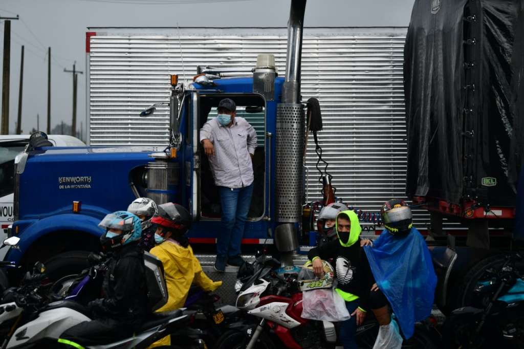 Según el reporte de las autoridades, la situación más crítica se ha presentado en Cundinamarca, especialmente en las vías que conducen a Bogotá, como la Autopista Norte, la Carrera Séptima, la Calle 13 y la Calle 80.