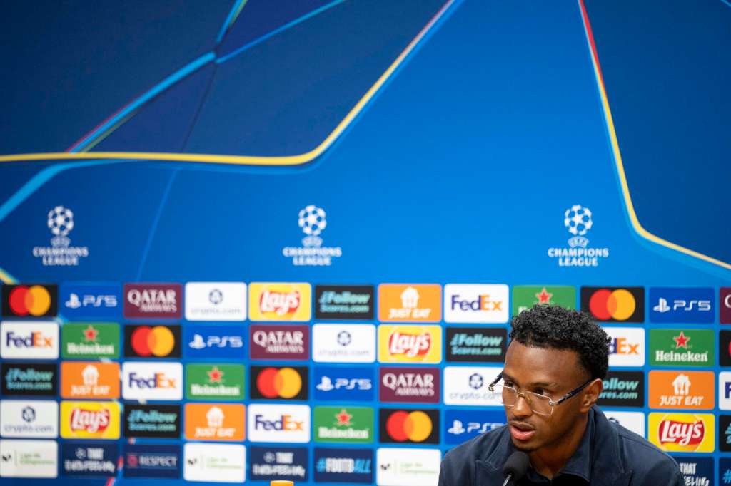 VILLARREAL (CASTELLÓN), 30/09/2025.- El defensa colombiano del Juventus de Turín Juan David Cabal este martes, durante la rueda de prensa previa al partido de Liga de Campeones de mañana miércoles frente al Villarreal CF en el Estadio de la Cerámica. EFE/Andreu Esteban