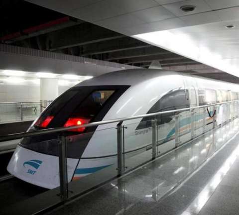 Pekín abre su primer metro sin conductor y otro de levitación magnética