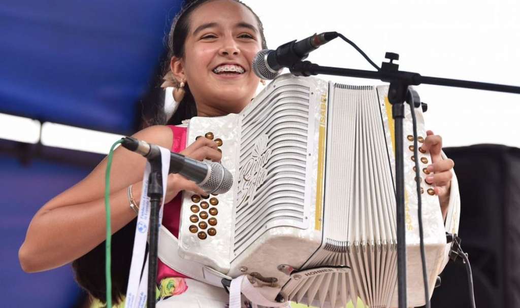 Isabel Sofía Picón es una joven acordeonera colombiana.