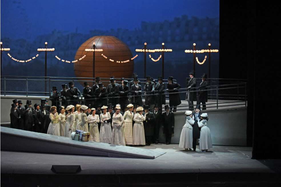 Imagen de una de las escenas de “Manon”, de Jules Massenet, quien compuso parte de la música en homenaje a Richard Wagner. / Cortesía Met