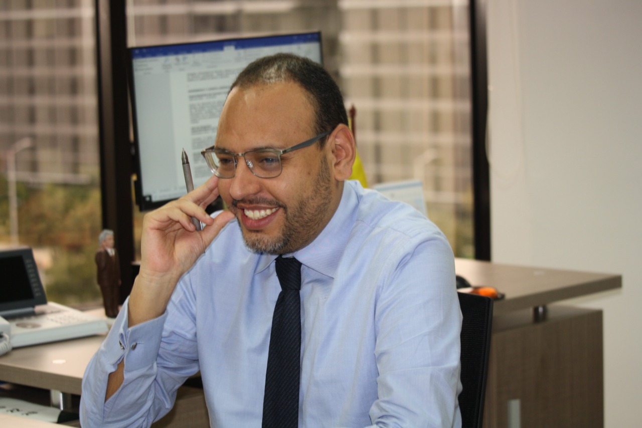 Fotografía de Julián Molina Gómez, superintendente del Subsidio Familiar.
