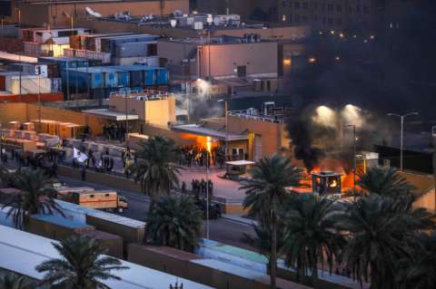 EE. UU. envía refuerzos a su embajada en Irak, atacada por manifestantes proiraníes