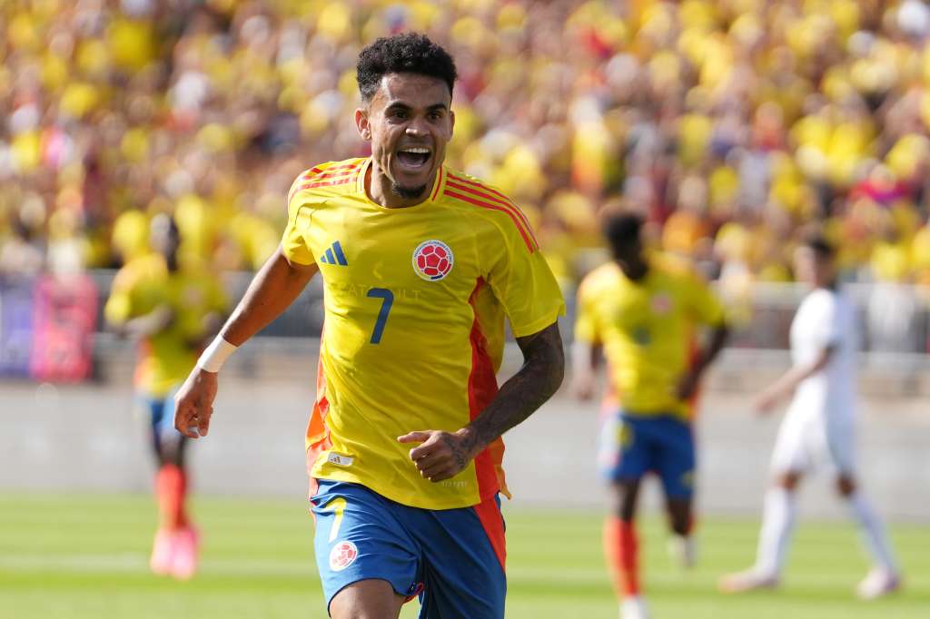 AME4425. EAST HEATFORD (ESTADOS UNIDOS), 18/06/2024.- Luis Díaz de Colombia celebra un gol ante Bolivia, el 15 de junio de 2024, en un partido amistoso internacional en el estadio Rentschler Field en East Heatford (EE.UU.). La selección colombiana apunta a lo grande en la Copa América de Estados Unidos en parte por el trabajo del extremo Luis Díaz, que vive el mejor momento de su carrera y terminó la temporada consagrado como una de las figuras del Liverpool. EFE/Joe Buglewicz