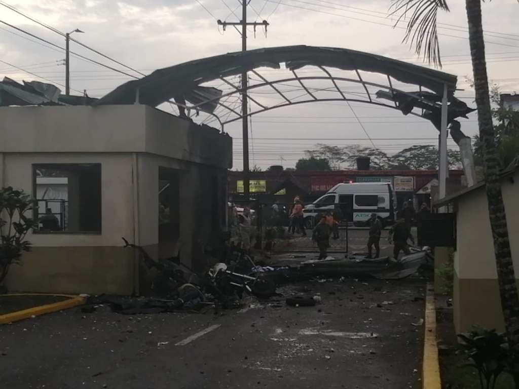 Ataque con explosivos en base militar en Granada.
