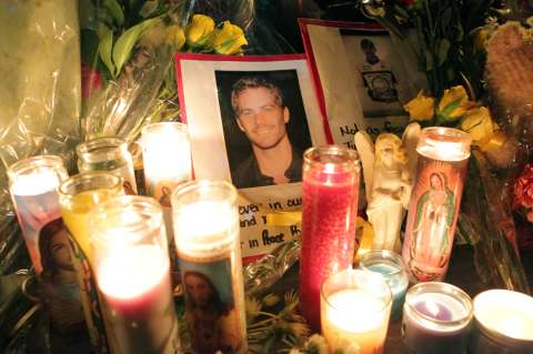 Fans rinden tributo a Paul Walker