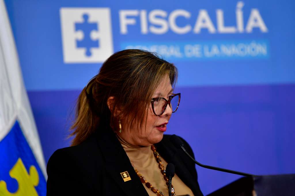 Fiscal General de la Nación durante el acto de perdón a Gustavo Sastoque Alfonso, víctima de montaje judicial por el asesinato de Hernando Pizarro