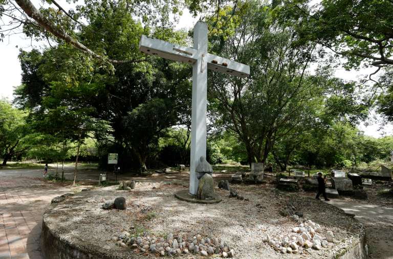 AME8676. ARMERO (COLOMBIA), 13/11/2025.- Fotografía fechada el 5 de noviembre de 2025 que muestra un monumento en conmemoración a las víctimas de la avalancha ocurrida en 1985, en Armero (Colombia). Con un minuto de silencio en memoria de los más de 23.000 muertos que dejó el 13 de noviembre de 1985 la avalancha causada por la erupción del volcán Nevado del Ruiz que destruyó Armero, sumado a pedidos de perdón, esa localidad colombiana conmemoró este jueves el 40 aniversario de la mayor tragedia natural del país. EFE/ Mauricio Dueñas Castañeda
