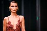 Negro, metal y ‘boho chic’: la moda de otoño-invierno 2026-27 en París