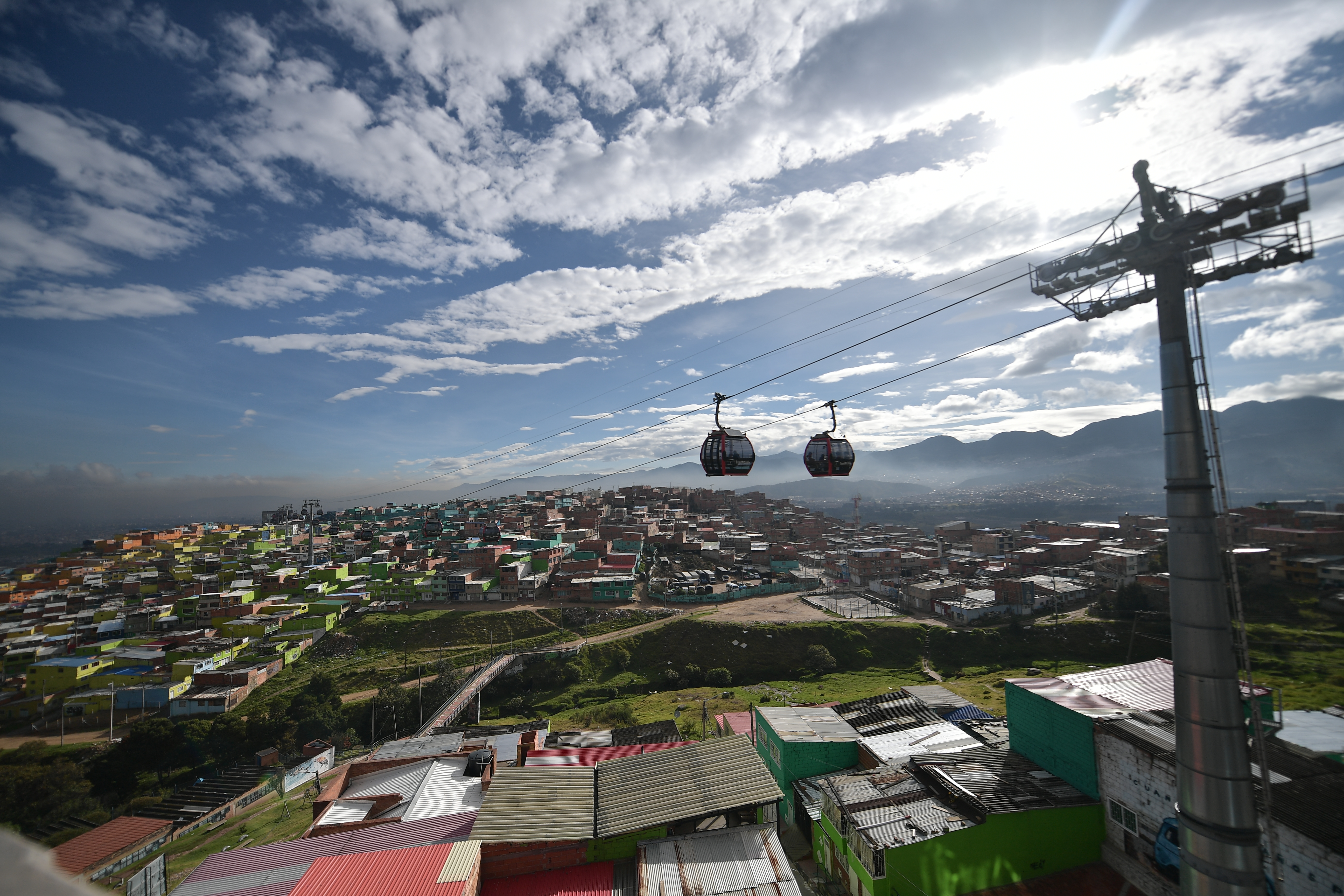 Operación y funcionamiento del Transmicable en los alrededores de la localidad de Ciudad Bolívar