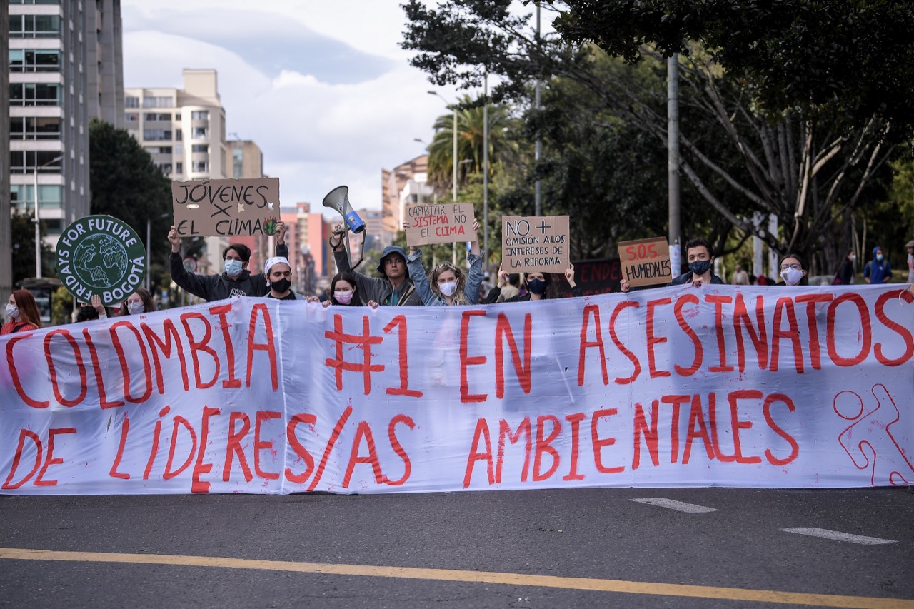 Por segundo año consecutivo, Colombia lidera la lista de países en donde es más peligroso defender el medio ambiente, con 65 asesinados por su labor. Un tercio de los ataques fueron a personas indígenas y afros, según el informe anual de Global Witness.