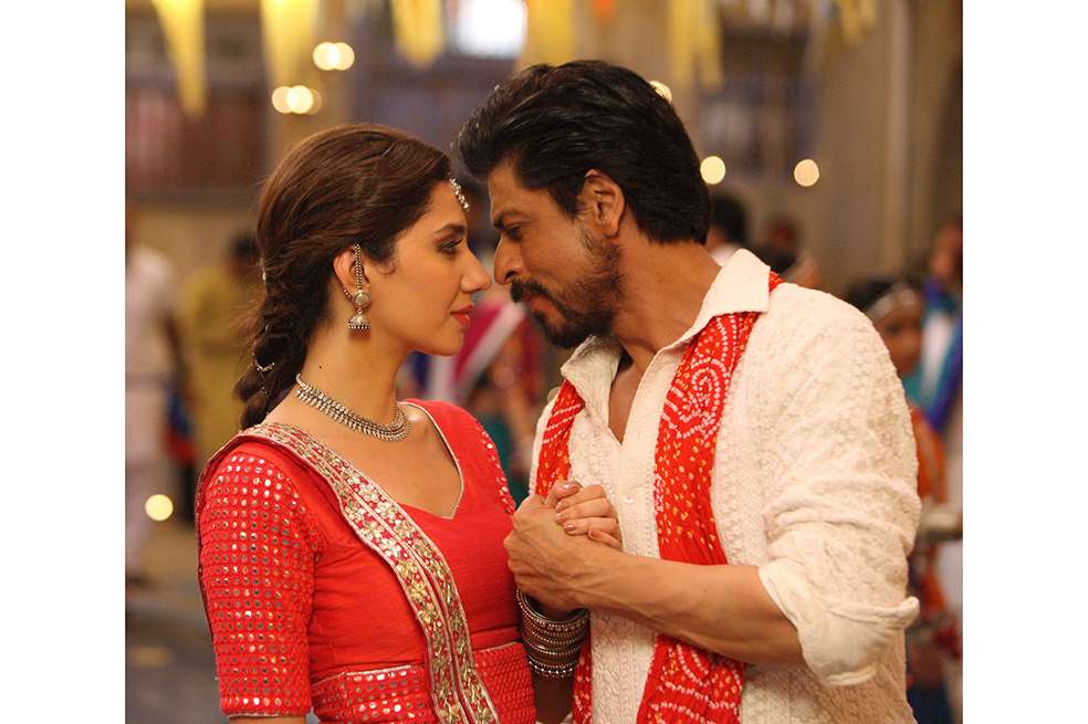 Los actores Mahira Khan y Shahrukh Khan en la película "Raees", estrenada en la India en enero de 2017. / Cortesía