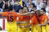 El líder Barcelona golea 3-0 en Zaragoza con doblete de Tello