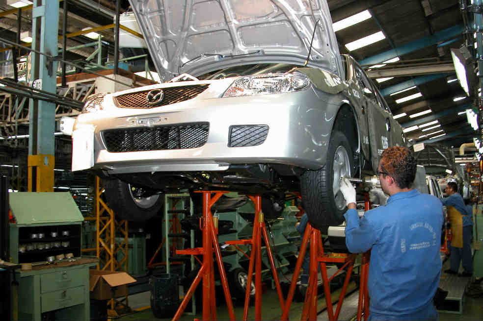 Según el DANE, la industria fue el único sector con números rojos el año pasado. Su producción se contrajo 0,7%. / Archivo