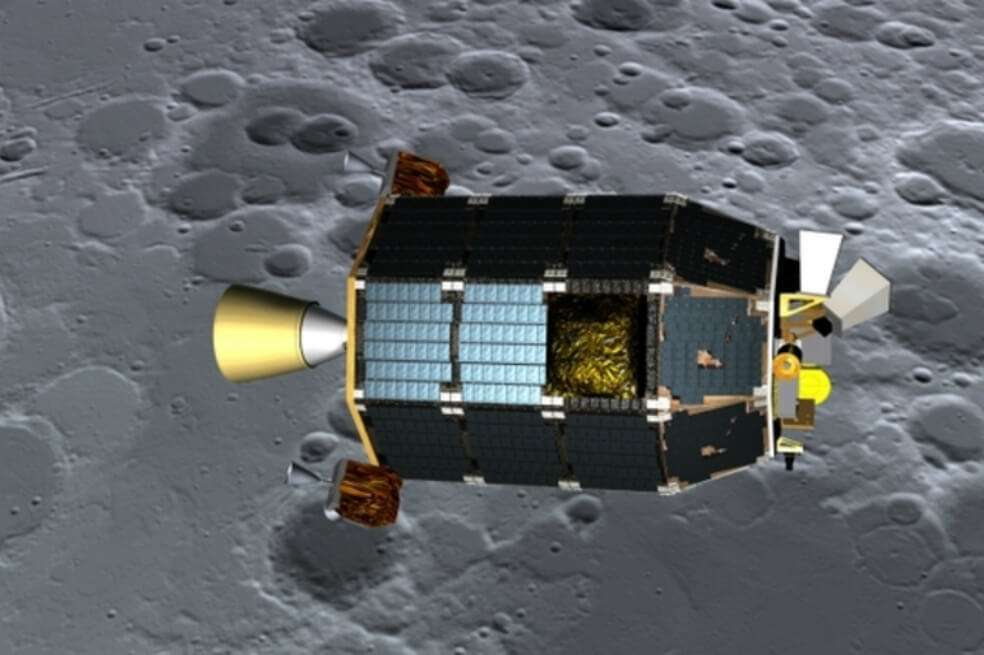 Los datos de la sonda Lunar Prospector indicaron signos de la presencia de grandes cantidades de hielo en áreas sombreadas de los polos. / LADEE - NASA