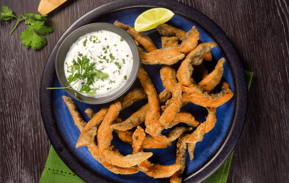 Chicharrones de trucha en crocante de coca