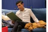 Primer ministro británico recibió una advertencia por pasear el perro sin correa