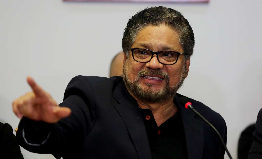 BOG201. BOGOTÁ (COLOMBIA), 24/10/2024.- Fotografía de archivo del 10 de abril de 2018 del jefe de la disidencia de las FARC Segunda Marquetalia, 'Iván Márquez' durante una rueda de prensa en Bogotá (Colombia). 'Iván Márquez', de quien se dijo que había muerto durante una operación quirúrgica en Venezuela, está vivo, informó este jueves el consejero comisionado de paz de Colombia, Otty Patiño. EFE/ Leonardo Muñoz