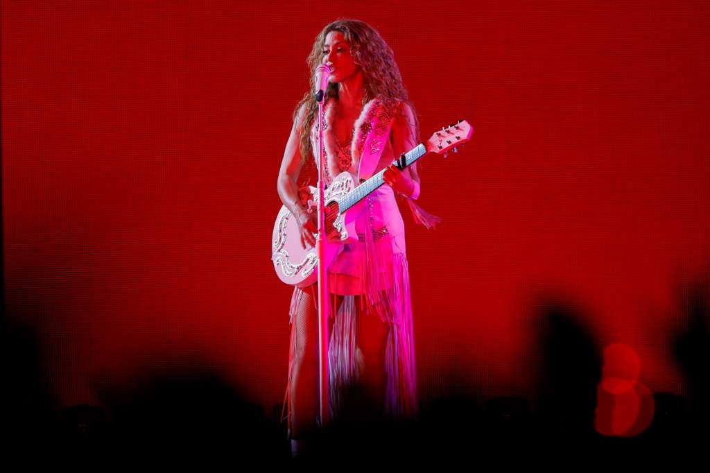 AME9357. RÍO DE JANEIRO (BRASIL), 11/02/2025.- La cantante colombiana Shakira se presenta en concierto como parte de su gira “Las Mujeres Ya No Lloran”, este martes en el estadio Nilton Santos, en Río de Janeiro (Brasil). EFE/ Andre Coelho