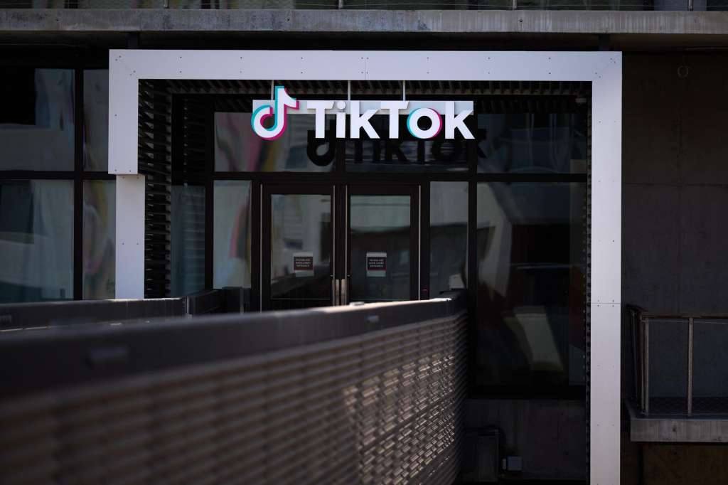 LOS ANGELES (United States), 15/09/2025.- Signage is on display at TikTok headquarters in Los Angeles, California, USA, 15 September 2025. US and Chinese officials said they have reached a framework agreement to switch the TikTok app to US-controlled ownership that will be confirmed in a call on 19 September between US President Donald Trump and Chinese President Xi Jinping. EFE/EPA/ALLISON DINNER