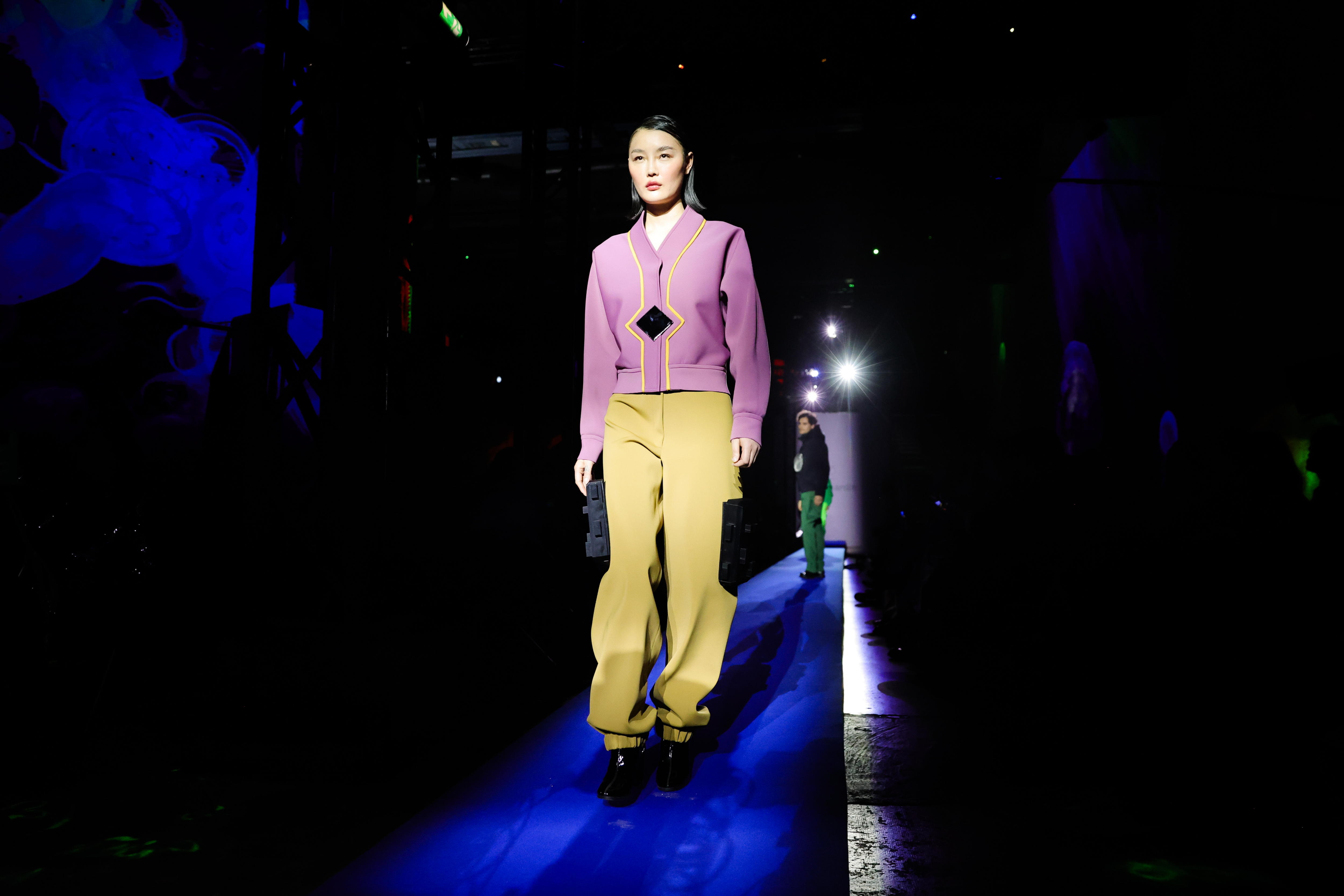 Paris (France), 04/03/2024.- A model presents a creation from the Fall/Winter 2024/2025 Womenswear Collection by Pierre Cardin during the Paris Fashion Week, in Paris, France, 04 March 2024. The presentation of the Women's collections runs from 25 February to 05 March 2024. (Moda, Francia) EFE/EPA/TERESA SUAREZ