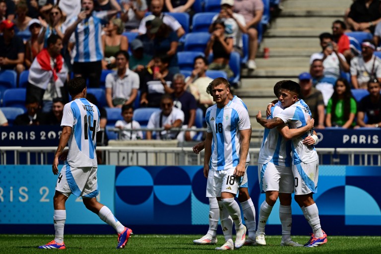 Argentina vence a Irak y depende de sí misma para pasar a cuartos en París 2024