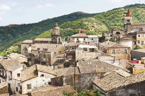 Obispo prohíbe que mafiosos italianos sean padrinos