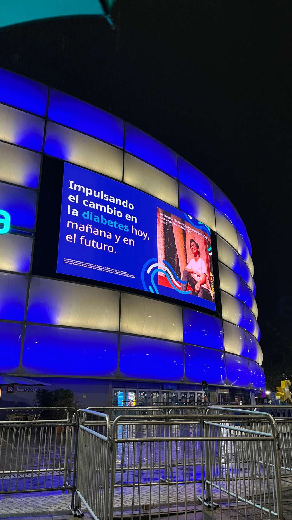 El Movistar Arena brilla de azul para conmemorar el Día Mundial de la Diabetes
