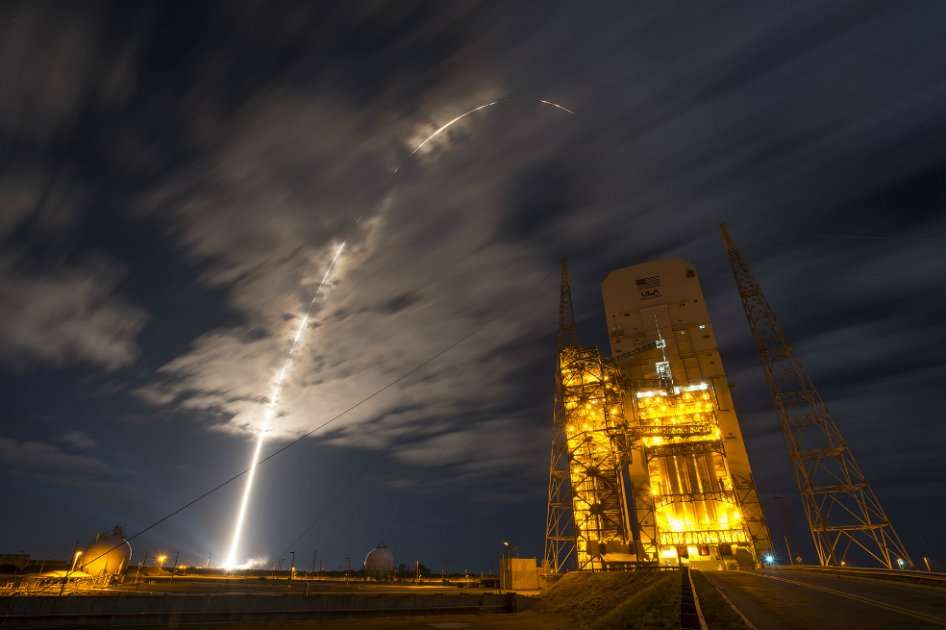 El cohete United Launch Alliance Atlas V que lleva la nave espacial Cygnus.  / Fotografía difundida por la NASA / AFP