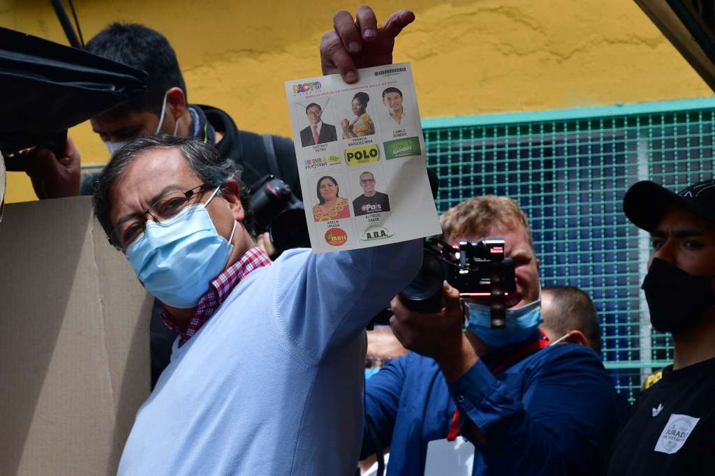 Gustavo Petro, lidera indiscutiblemente la consulta del Pacto Histórico.