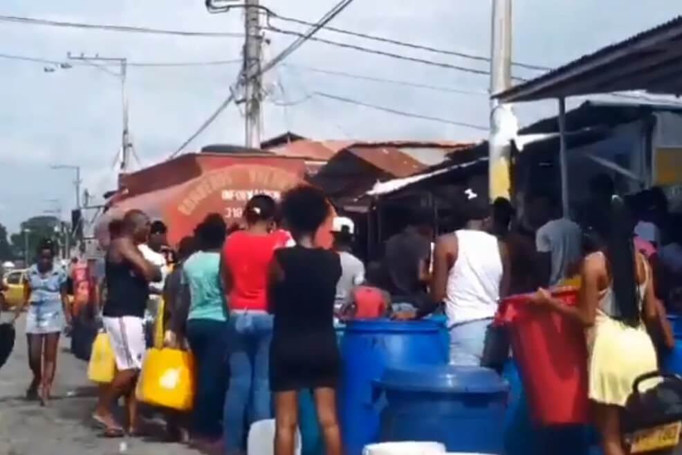 Los habitantes de Tumaco completan un mes 15 días sin el suministro de agua. / Captura de pantalla - @mariocepedabra