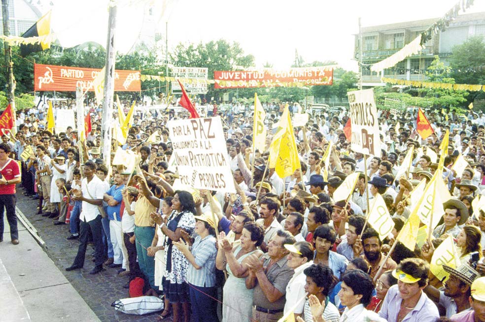 Cerca de 5.000 miembros de la UP fueron asesinados, por este motivo no presentaron candidatos en 2002.