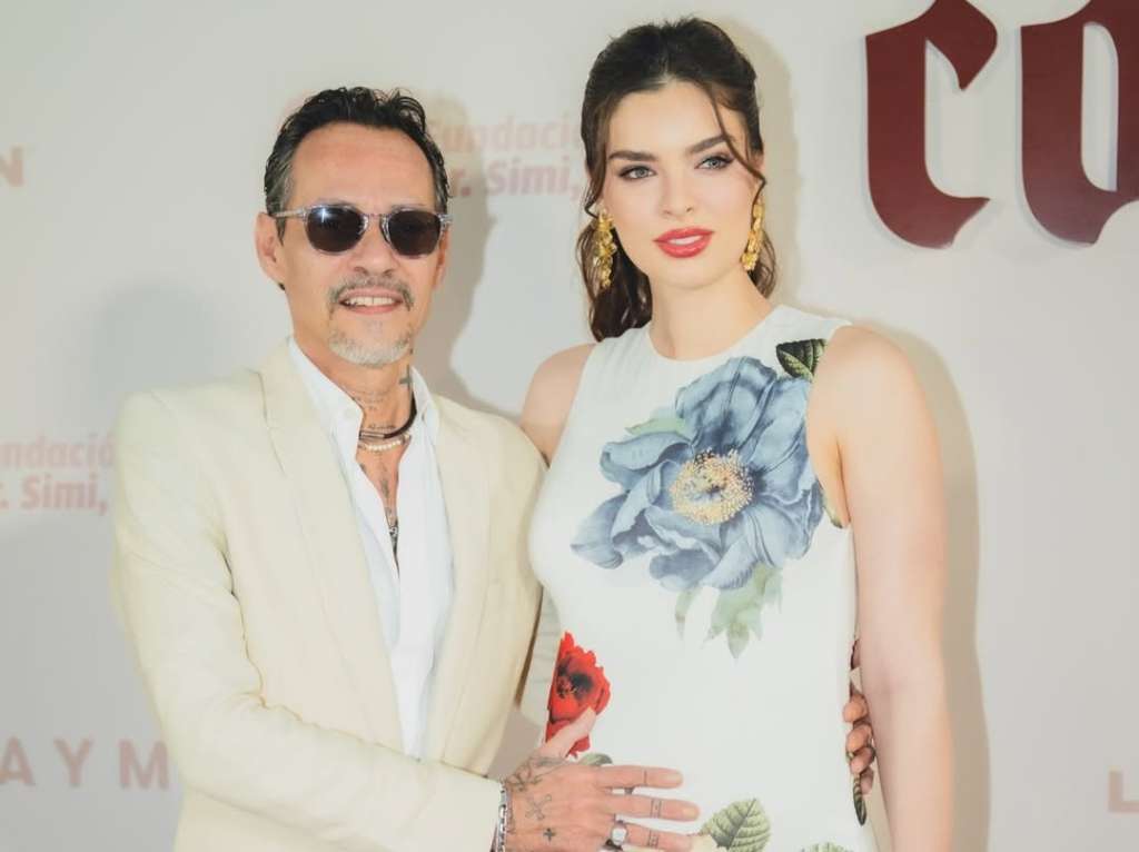 Con emotivas fotos, la modelo paraguaya dio a conocer el género de su segundo bebé con el intérprete de ‘Flor pálida’.