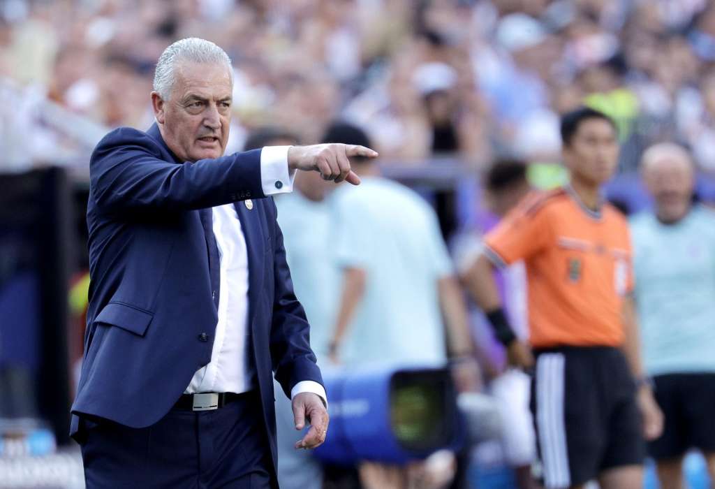 FOXBOROUGH (United States), 30/06/2026.- Paraguay's head coach Gustavo Alfaro gestures on the touchline during the FIFA World Cup 2026 Round of 32 match Germany against Paraguay, in Boston, USA, 29 June 2026. (Alemania) EFE/EPA/SHAWN THEW