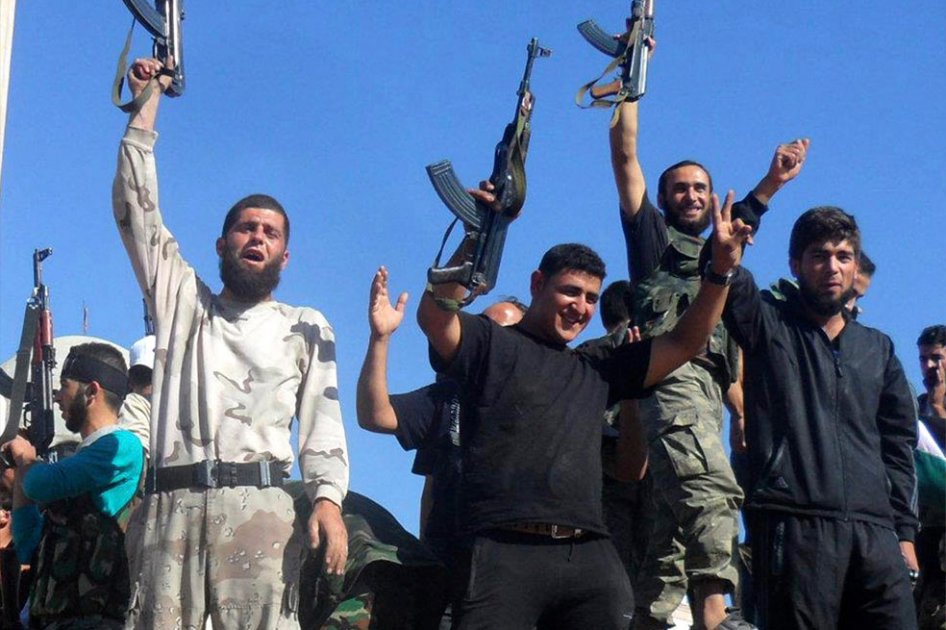 Los rebeldes sirios no bajan las armas, mientras que Siria sigue sumido en el conflicto/ EFE