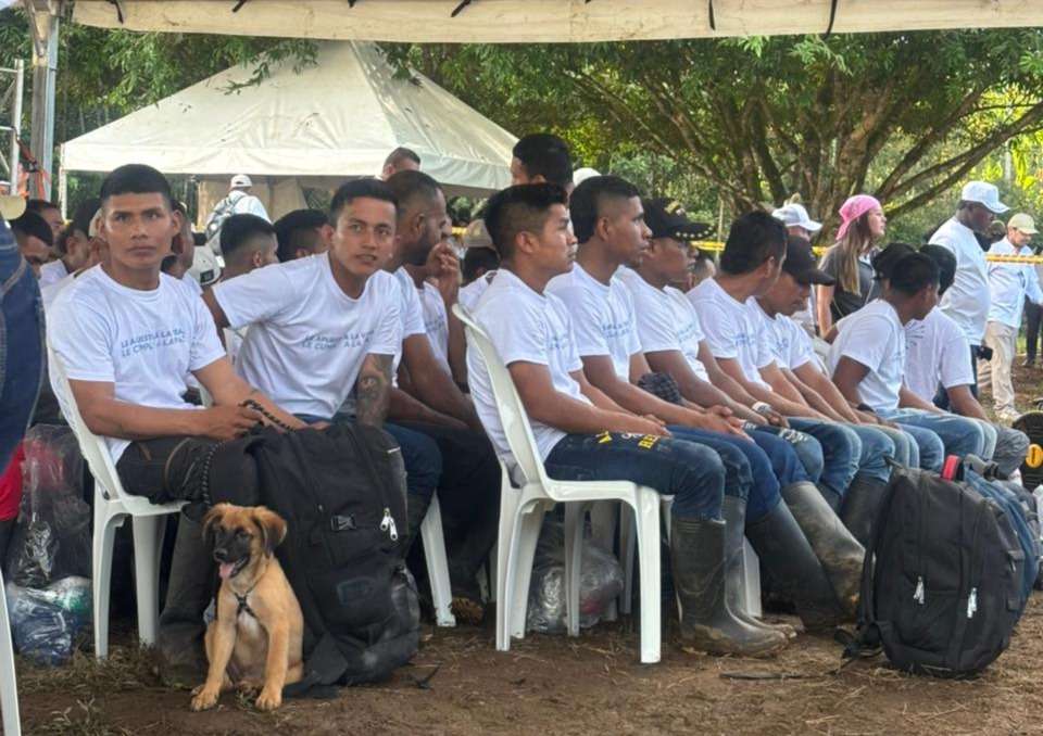 Integrantes de la disidencia CNEB que iniciarán su tránsito a la vida civil durante el acto protocolario de la instalación de la ZUT.