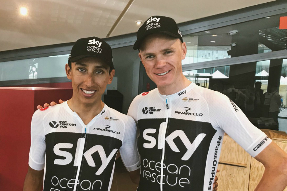 El británico Chris Froome (izq.) tendrá en Egan Bernal (der.) como uno de sus principales escuderos en su lucha por su quinto título del Tour de Francia. / EFE