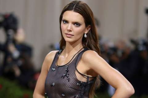 Cejas decoloradas, una moda entre celebridades y modelos