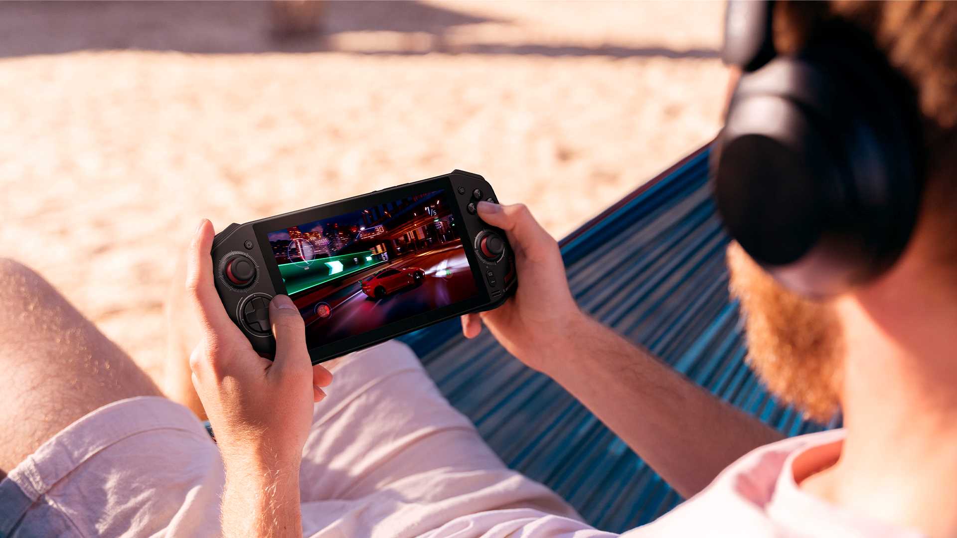 En cuanto a diseño, la nueva Acer Nitro Blaze 7 a simple vista no se diferencia de las otras ofertas que presenta el actual sector de las consolas portátiles.