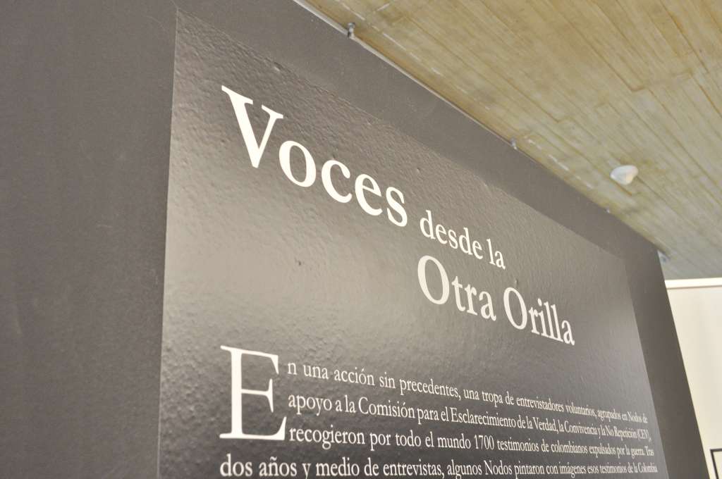 Exposición Voces desde la otra orilla que narra el exilio colombiano con base en testimonios para la CEV